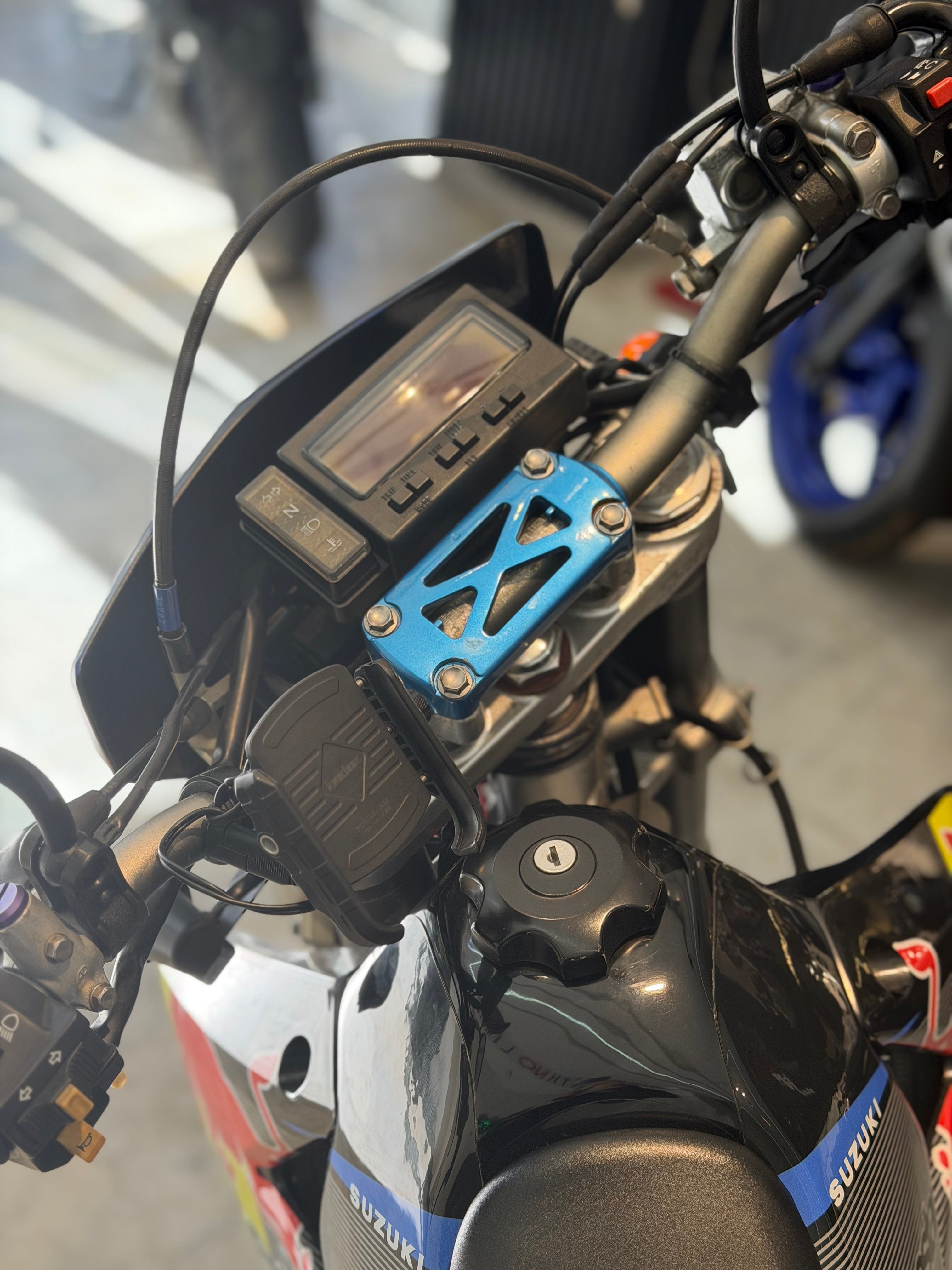 Suzuki DZR400