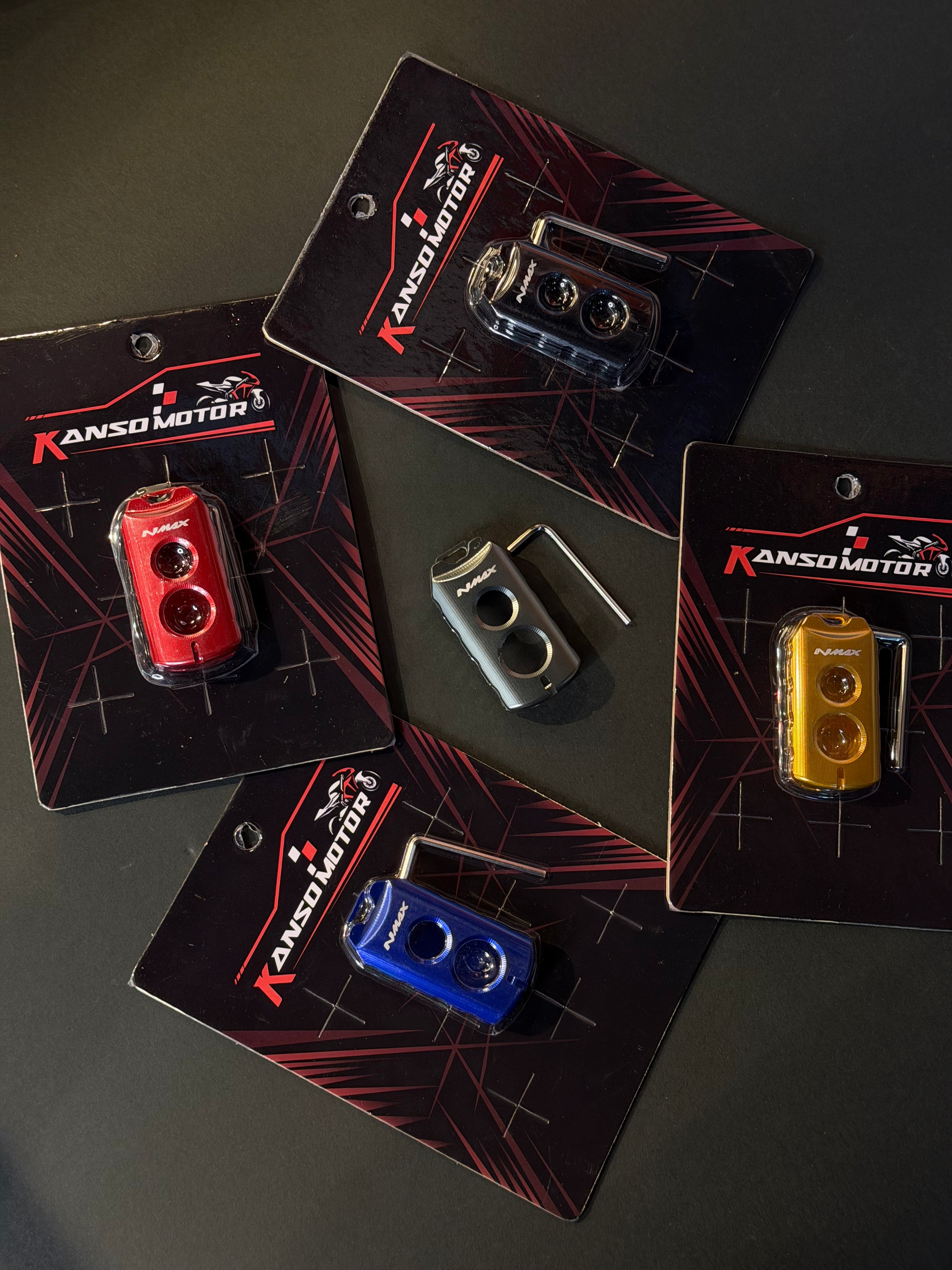 Three small electronic devices on cards with 'kansomotor' branding on a dark surface.