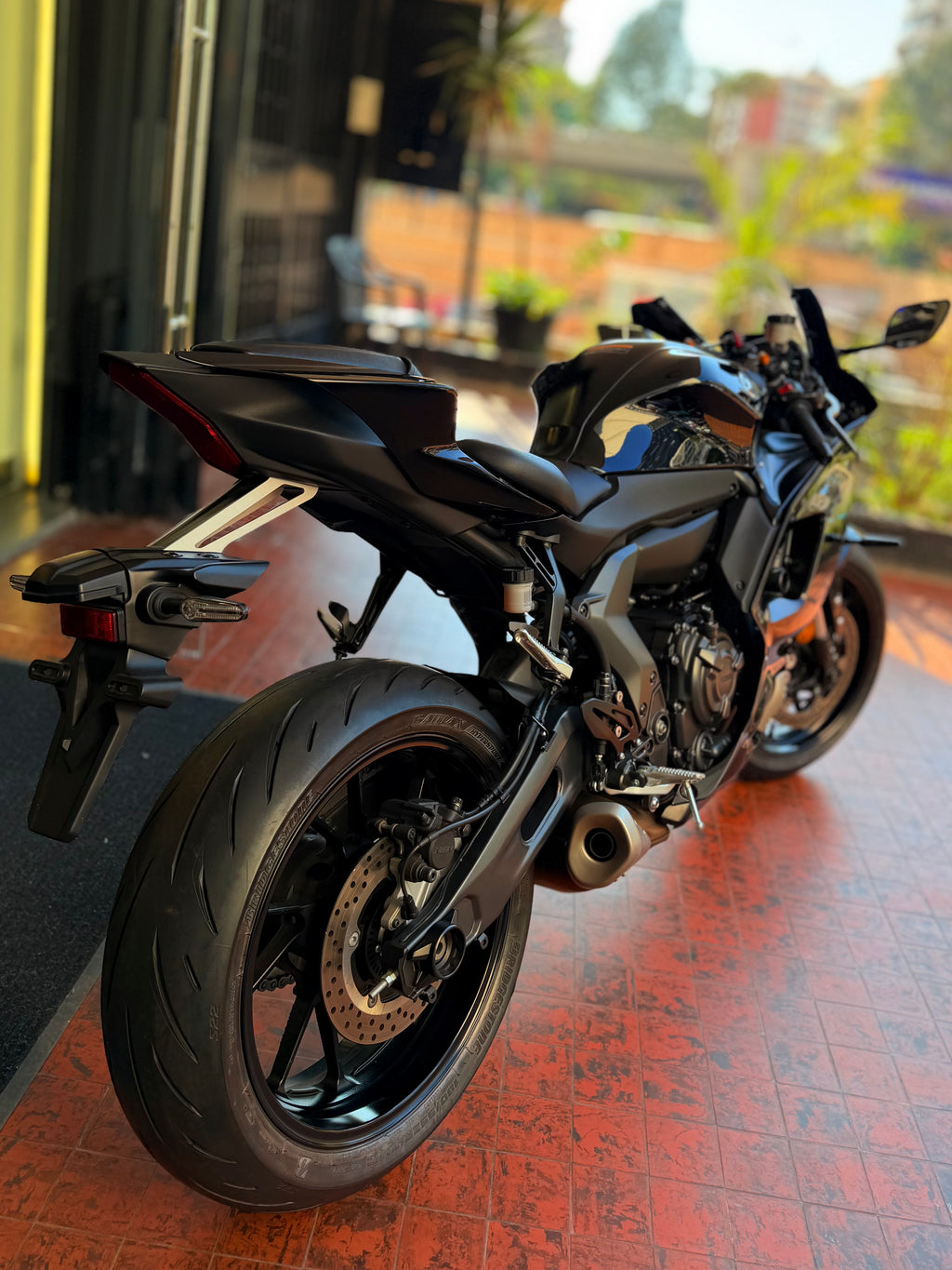 Yamaha R7