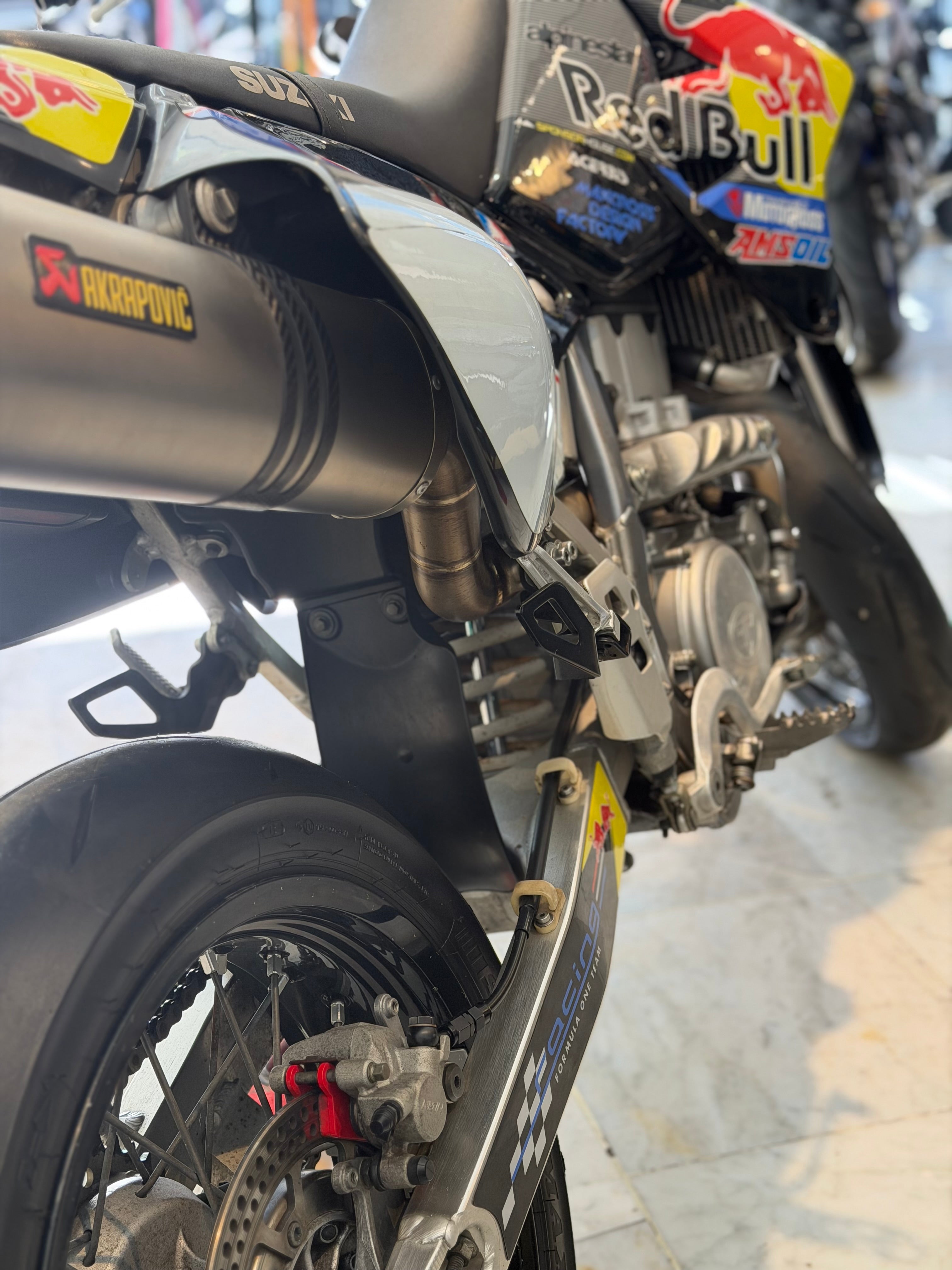 Suzuki DZR400