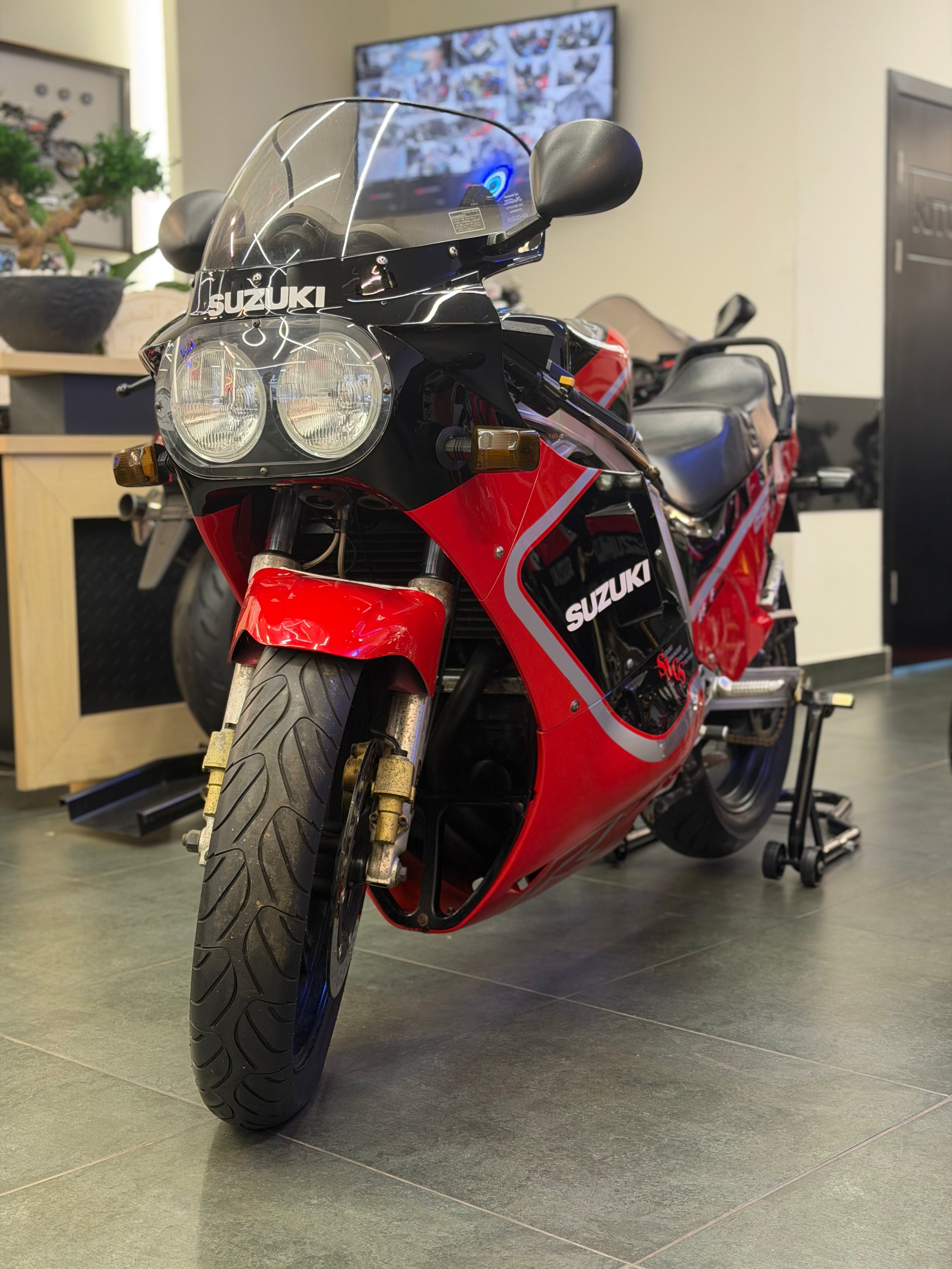 Suzuki GSXR750